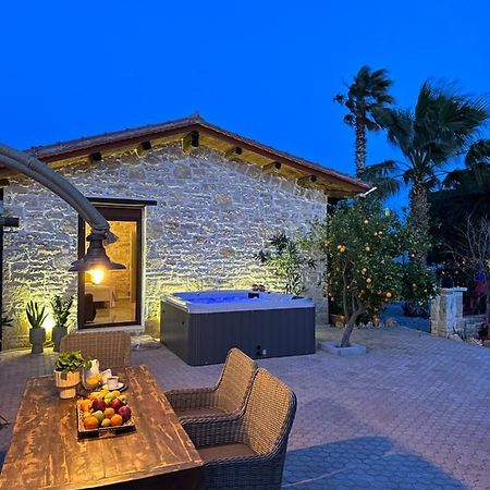 Villa Aspasia With Private Jacuzzi - Oasis Resort Kokkinos Pirgos Exteriér fotografie