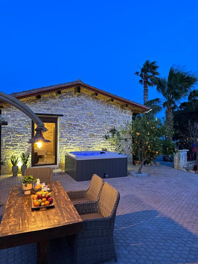 Villa Aspasia With Private Jacuzzi - Oasis Resort Kokkinos Pirgos Exteriér fotografie