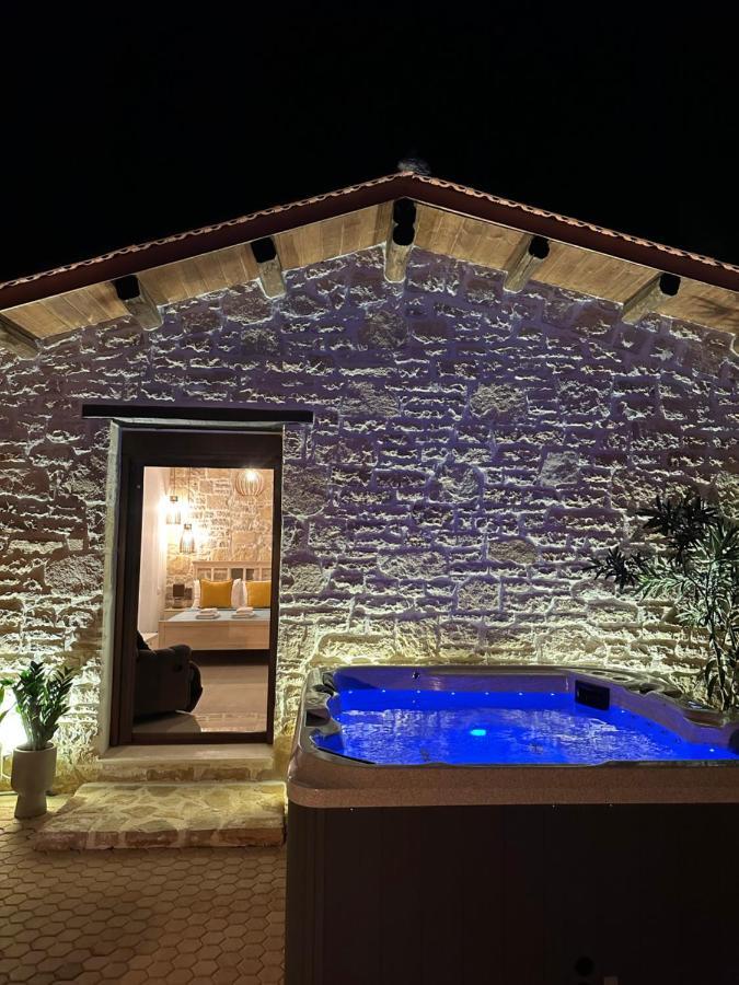 Villa Aspasia With Private Jacuzzi - Oasis Resort Kokkinos Pirgos Exteriér fotografie
