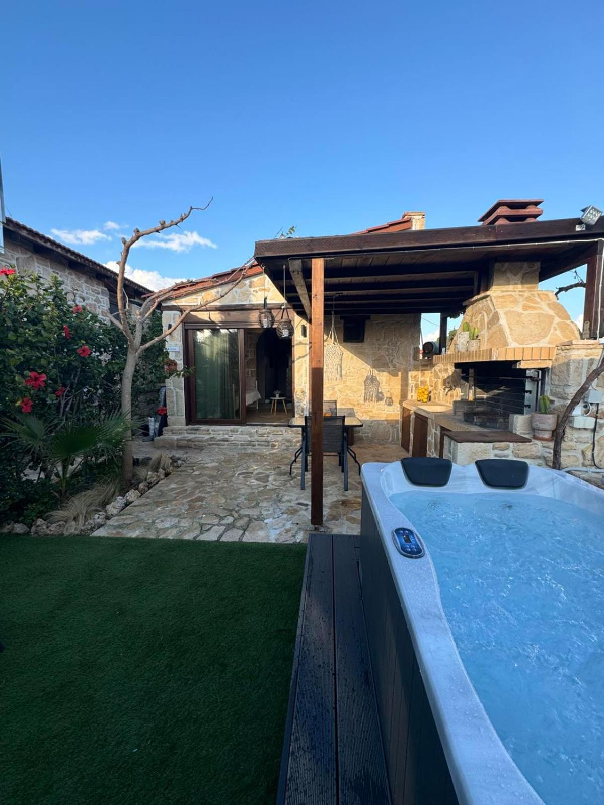 Villa Aspasia With Private Jacuzzi - Oasis Resort Kokkinos Pirgos Exteriér fotografie